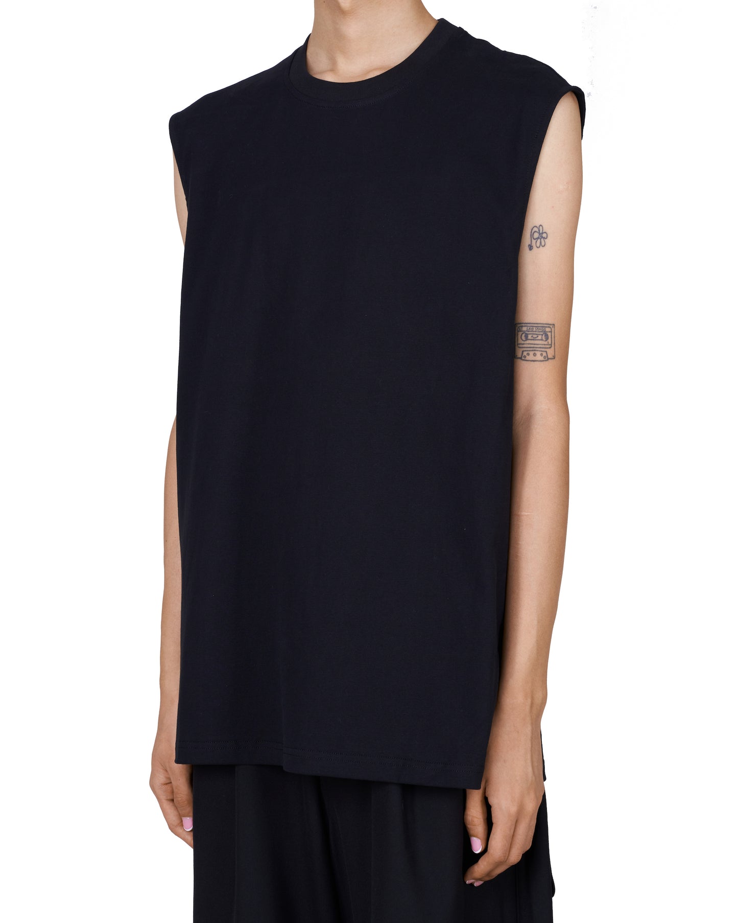 BOXY SLEEVELESS T-SHIRT