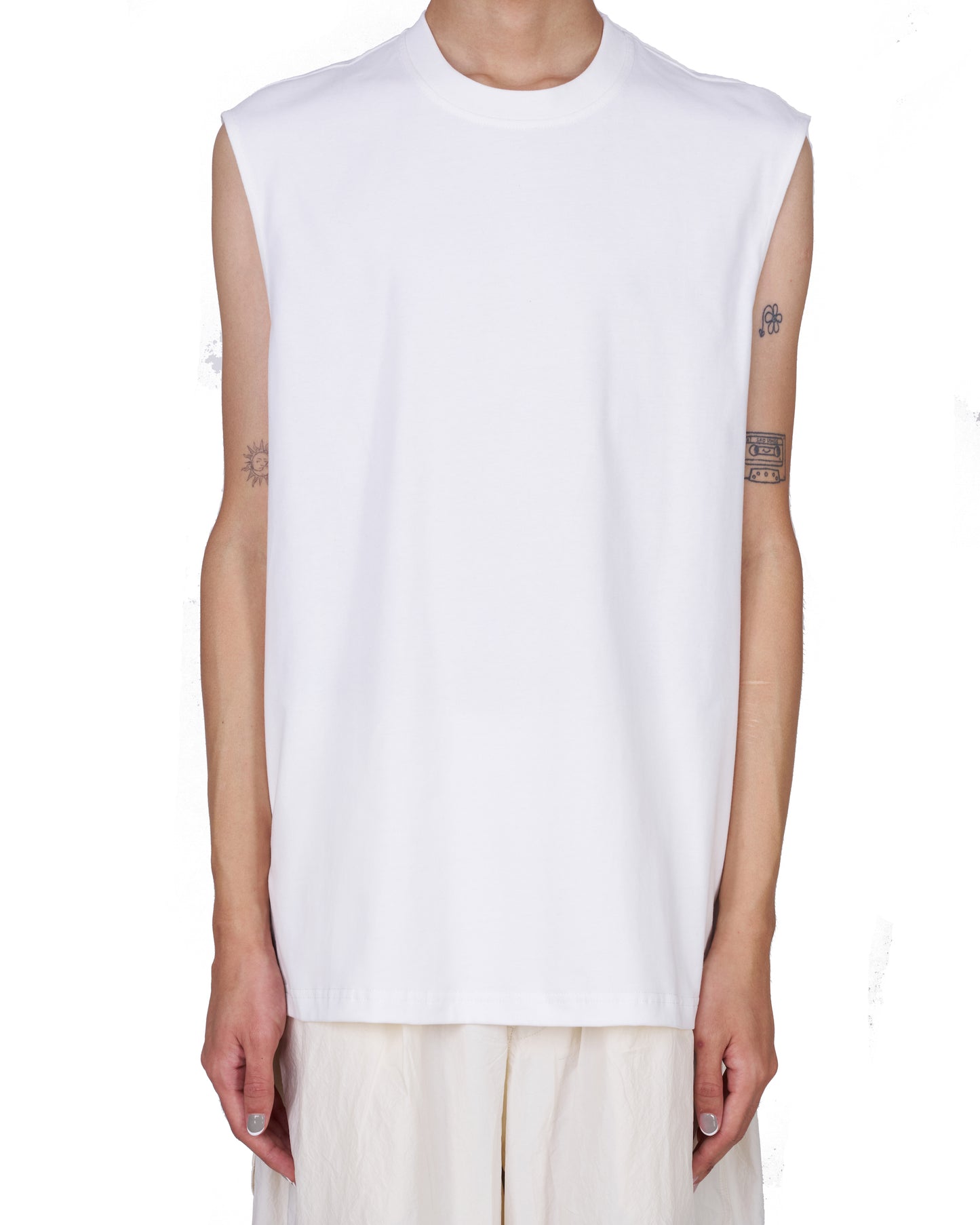 BOXY SLEEVELESS T-SHIRT
