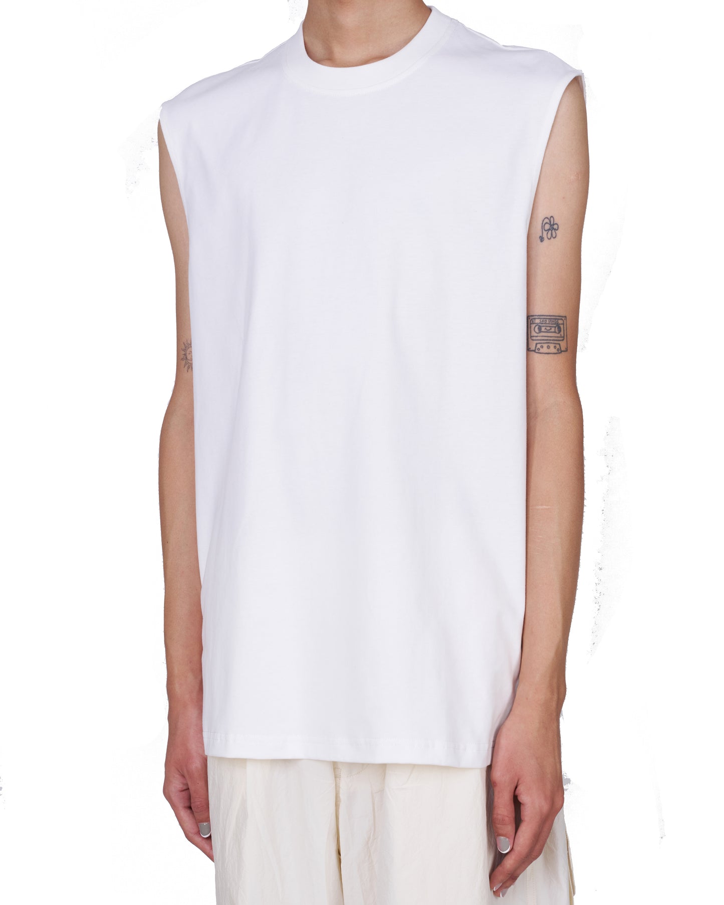 BOXY SLEEVELESS T-SHIRT