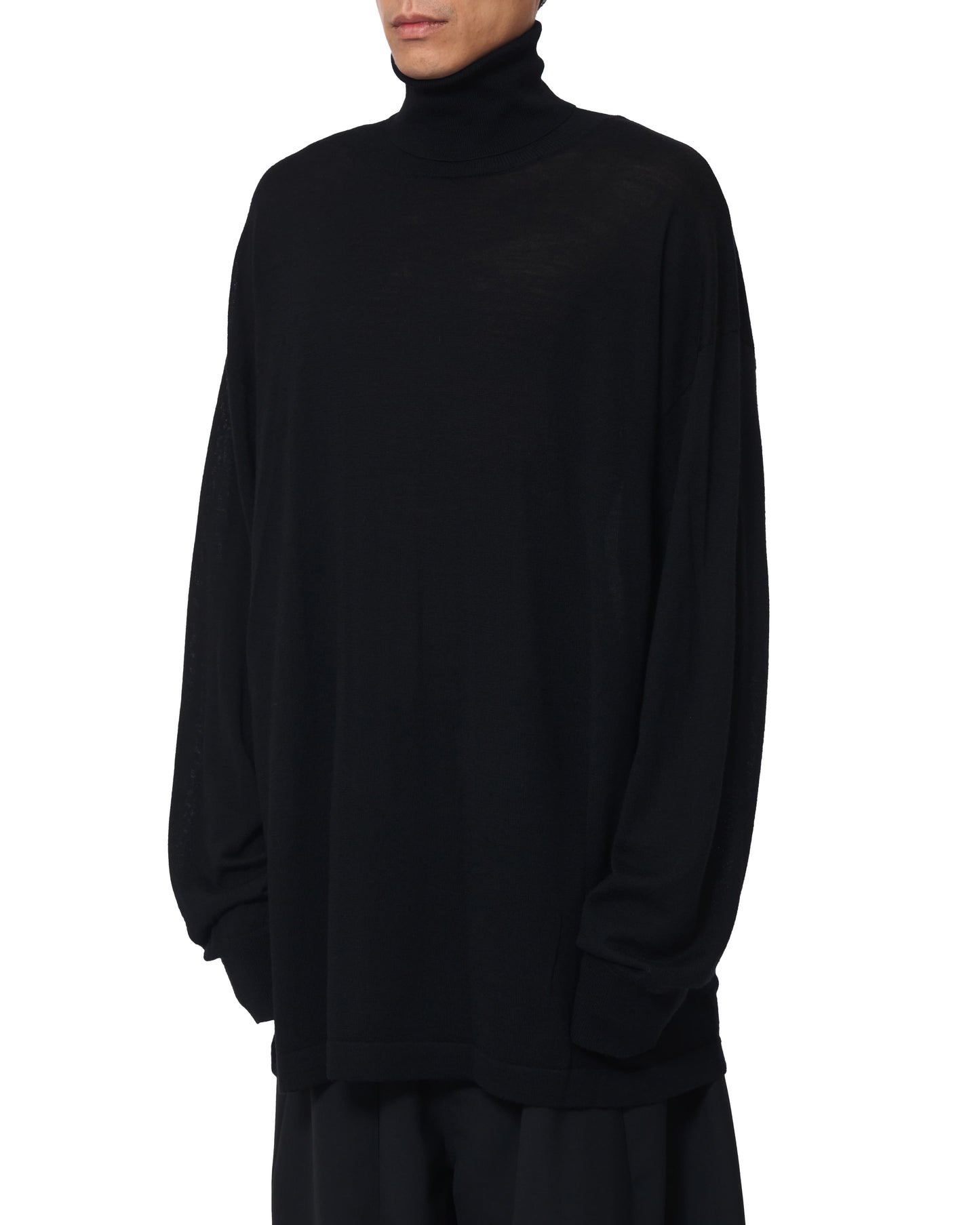 LIGHT FORM TURTLENECK
