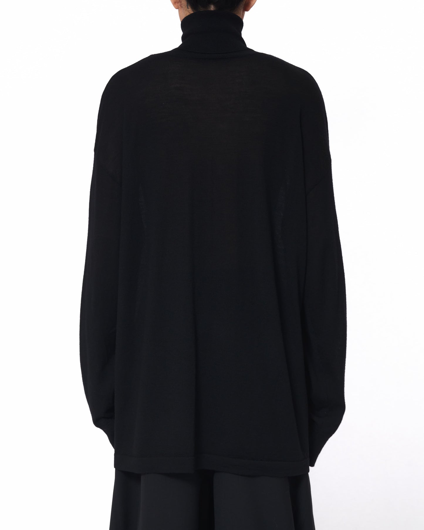 LIGHT FORM TURTLENECK