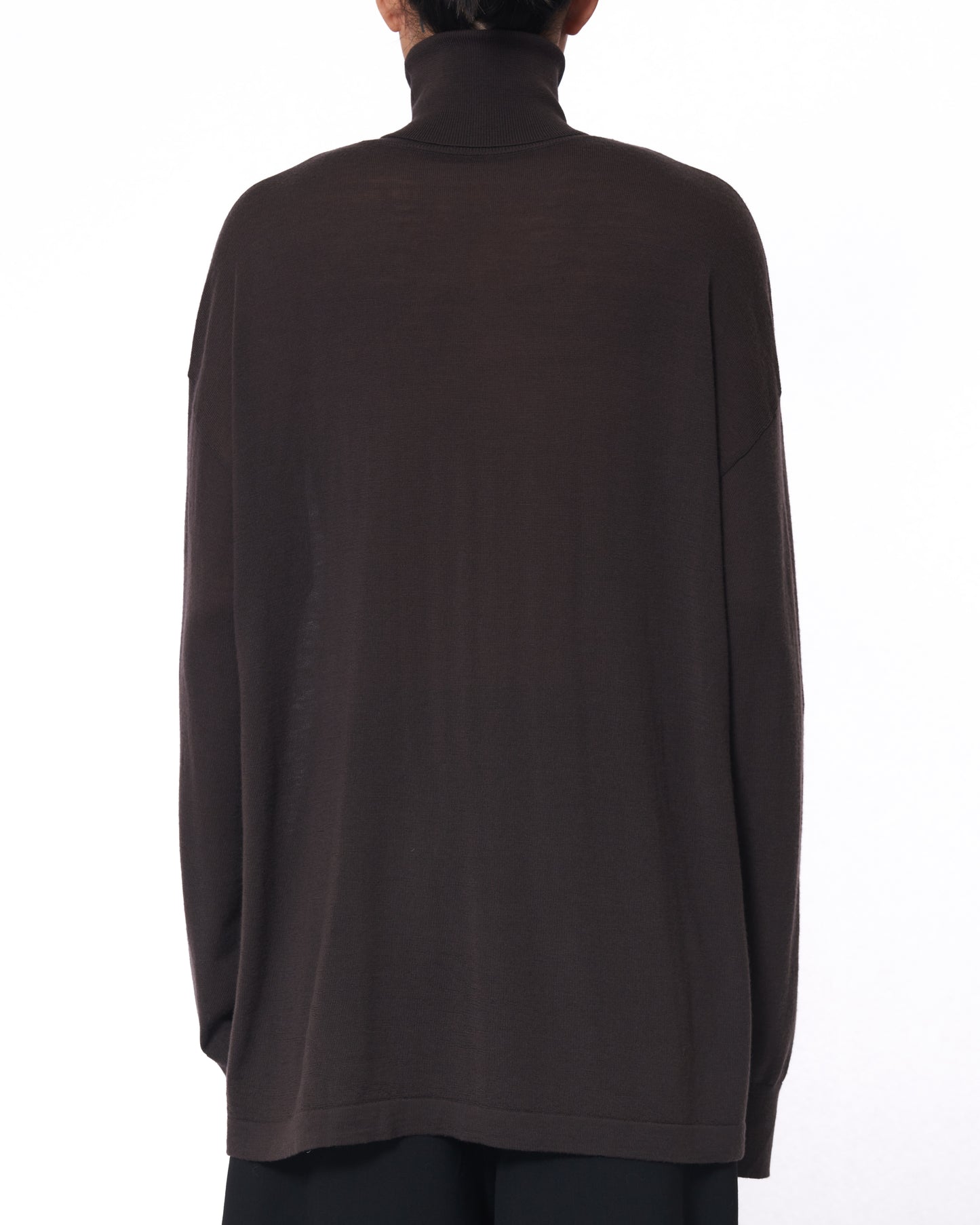 LIGHT FORM TURTLENECK
