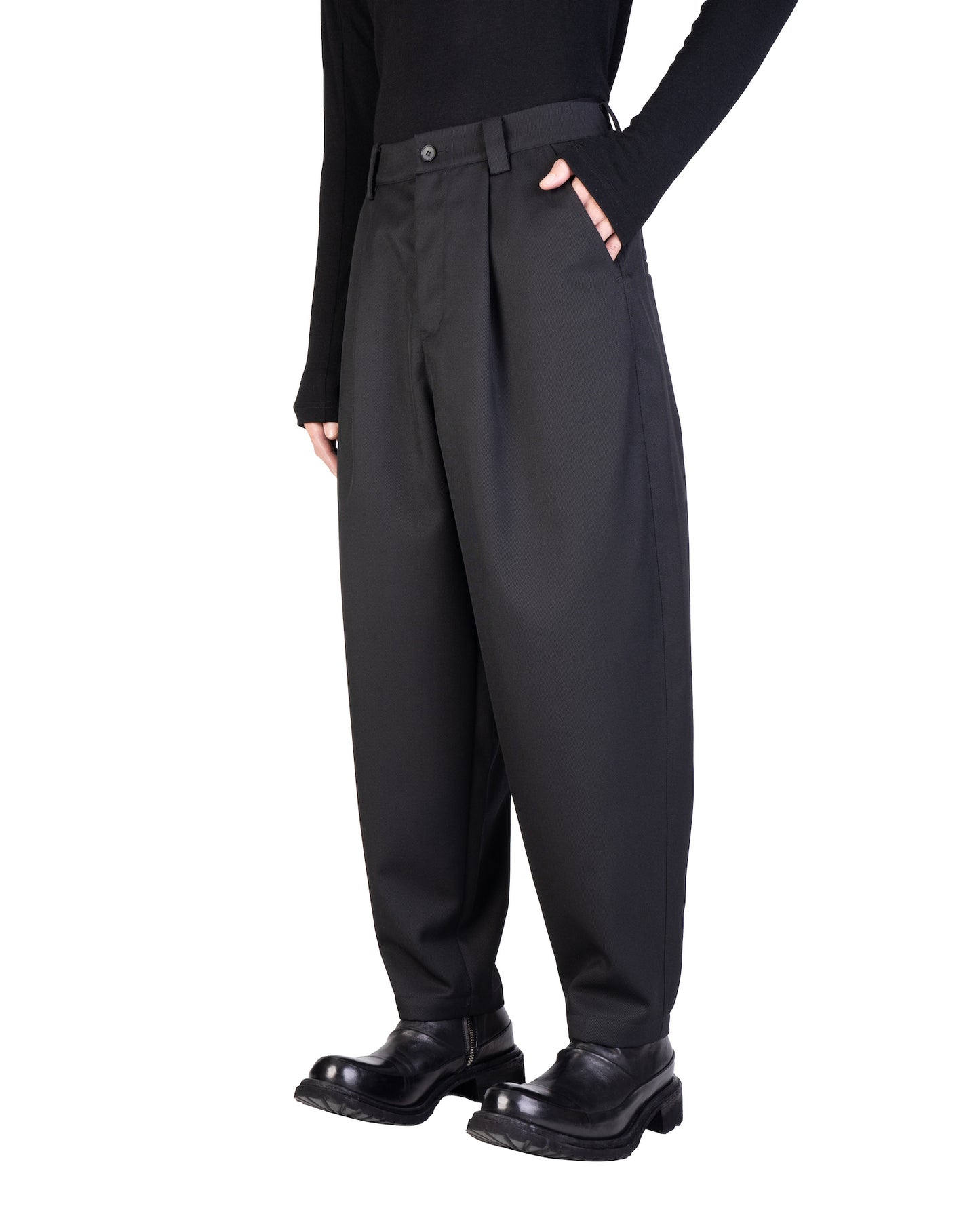 PLEATED GLIDE PANTS