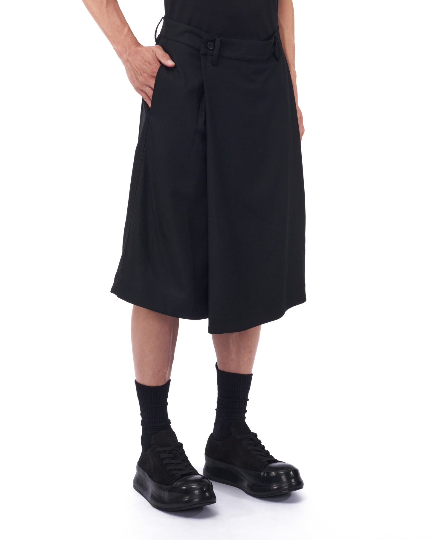 SLITFOLD SHORTS
